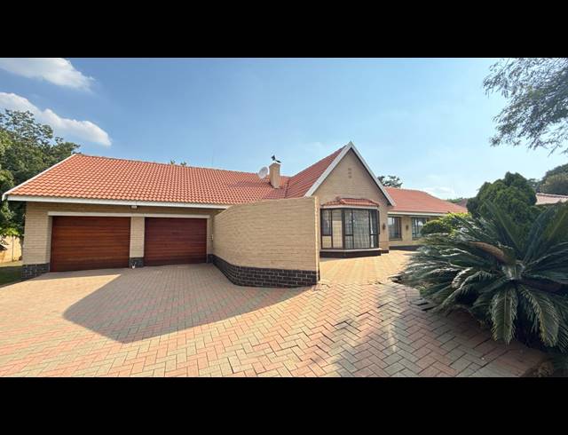 4 BEDROOM HOUSE FOR SALE IN BRACKENHURST